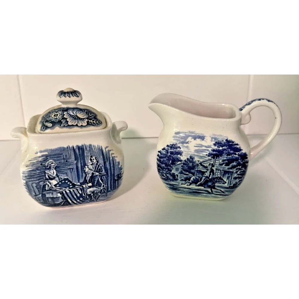 VTG Liberty Blue Creamer & Sugar Historic Colonial Scenes Paul Revere Betsy Ross